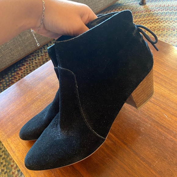 Tahari Charles black suede lace up ankle booties size 9 - Picture 5 of 9